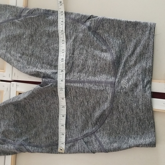 Grey leggings - Comfortable and stretchy- Great fit - Workout or chill - Picture 4 of 5